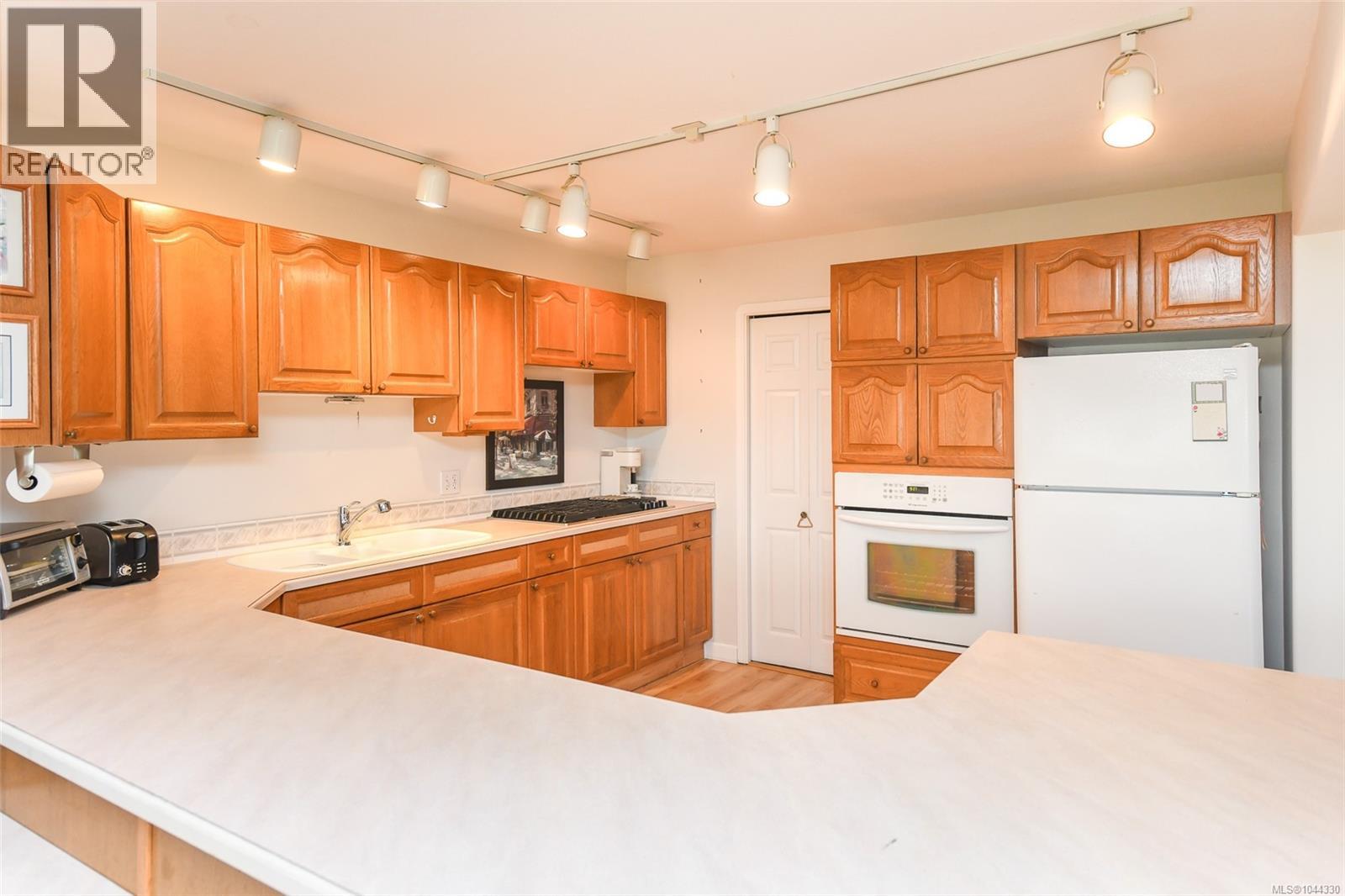 #104 2970 Cliffe Ave - 20