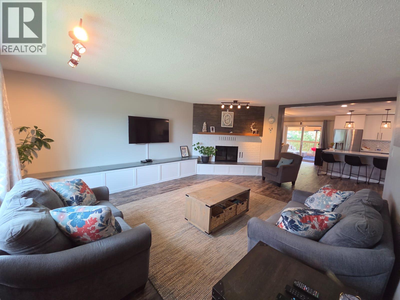 5114 43A Street NE, Chetwynd