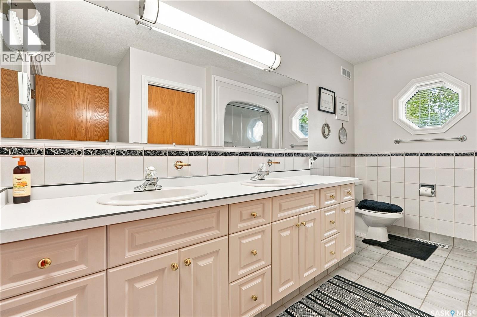 10 Ruby PLACE - Image 48
