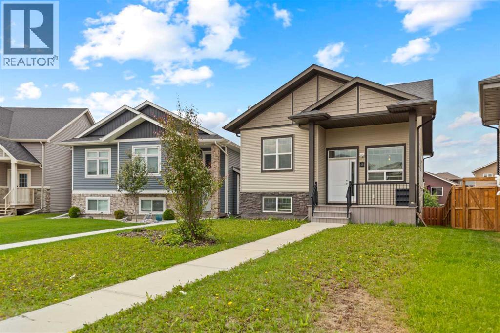 46 Village Crescent - 2