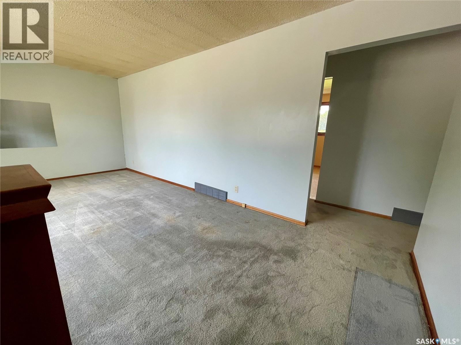 206 Mcintosh STREET N - Image 4