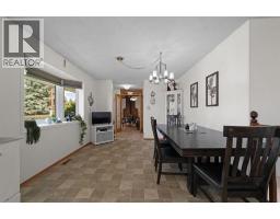 Dining room - 14545 Highway 26, Rural Flagstaff County, AB T0B4H0 Photo 11