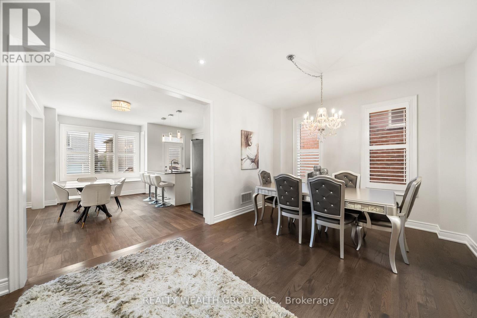 42 MONDIAL CRESCENT - 11