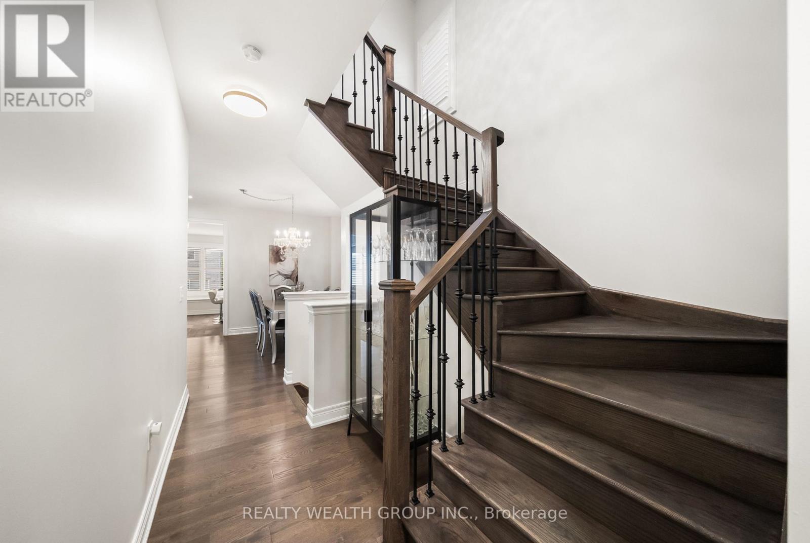 42 MONDIAL CRESCENT - 14