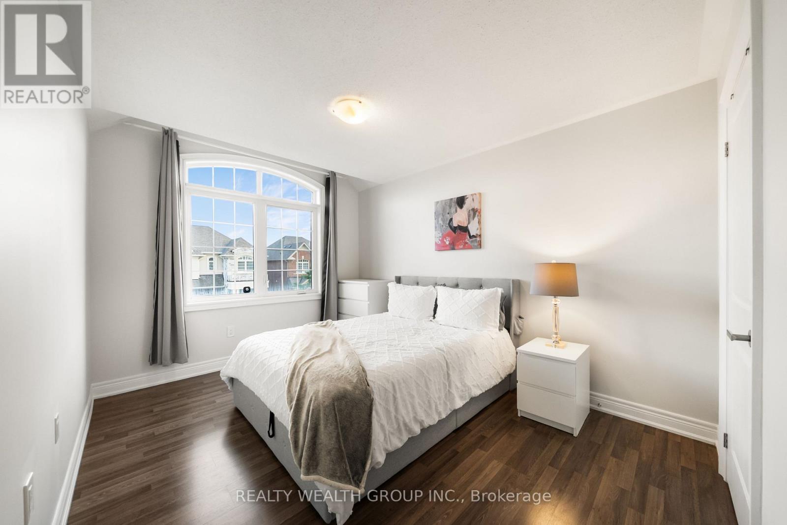 42 MONDIAL CRESCENT - 22