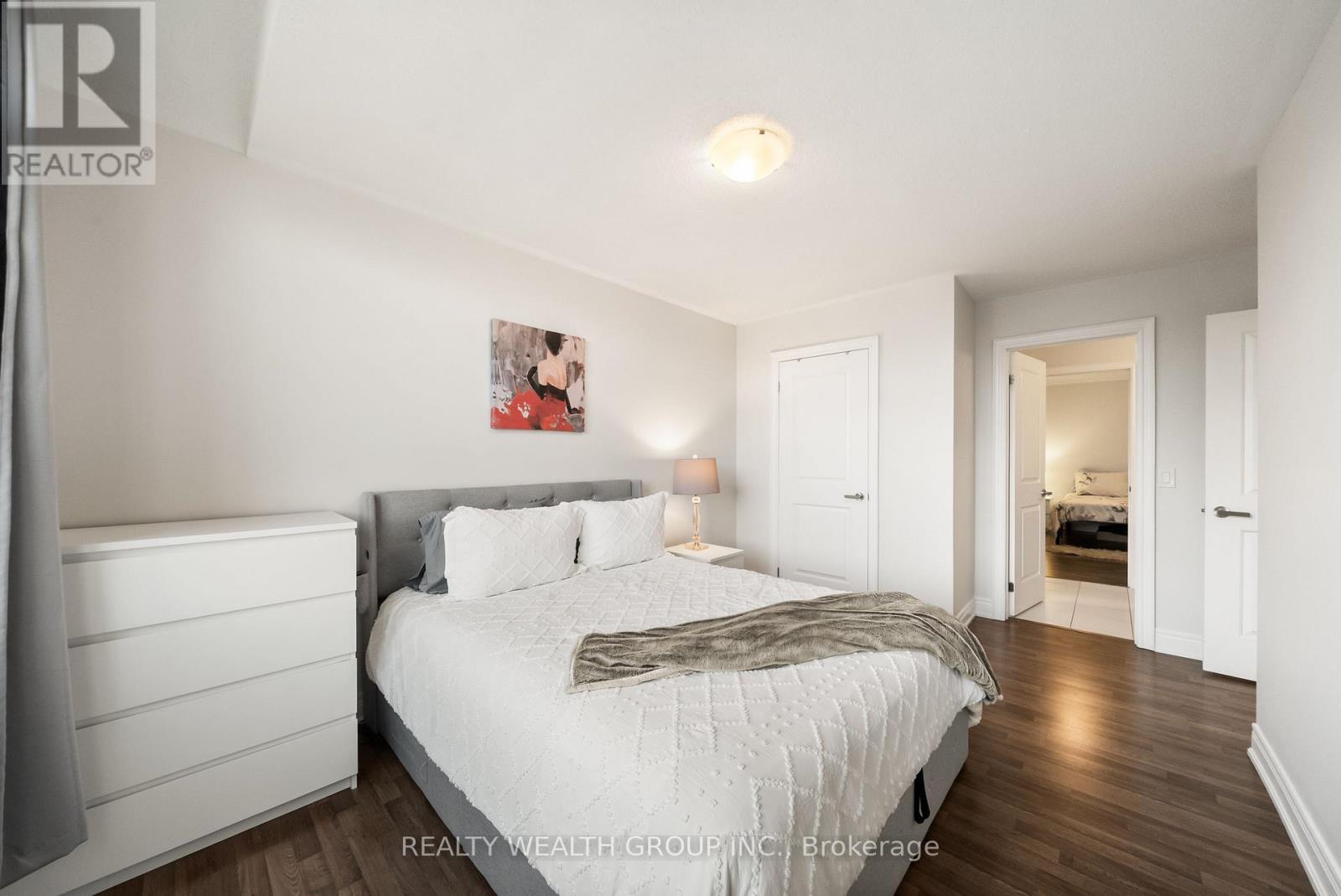 42 MONDIAL CRESCENT - 23