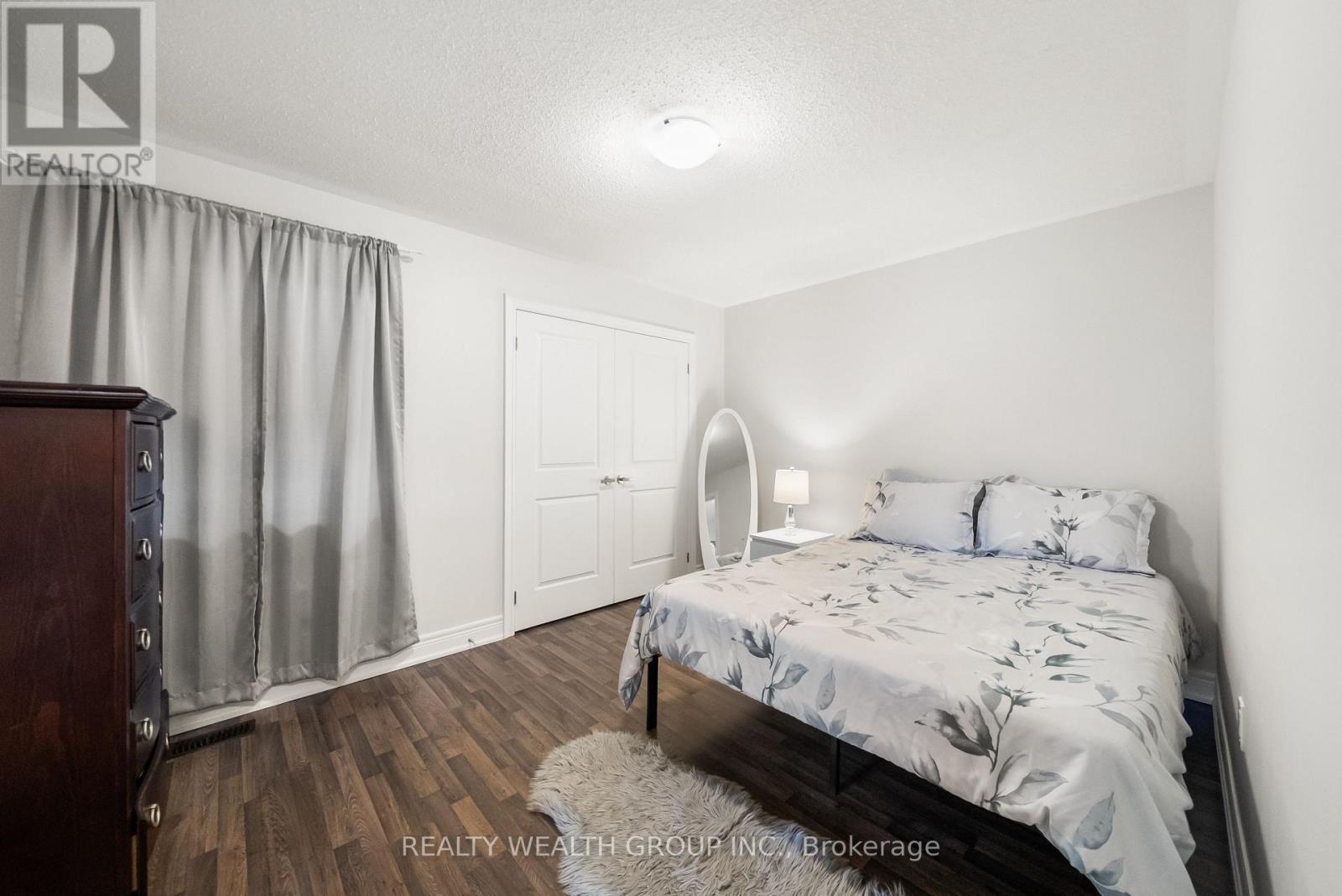 42 MONDIAL CRESCENT - 26