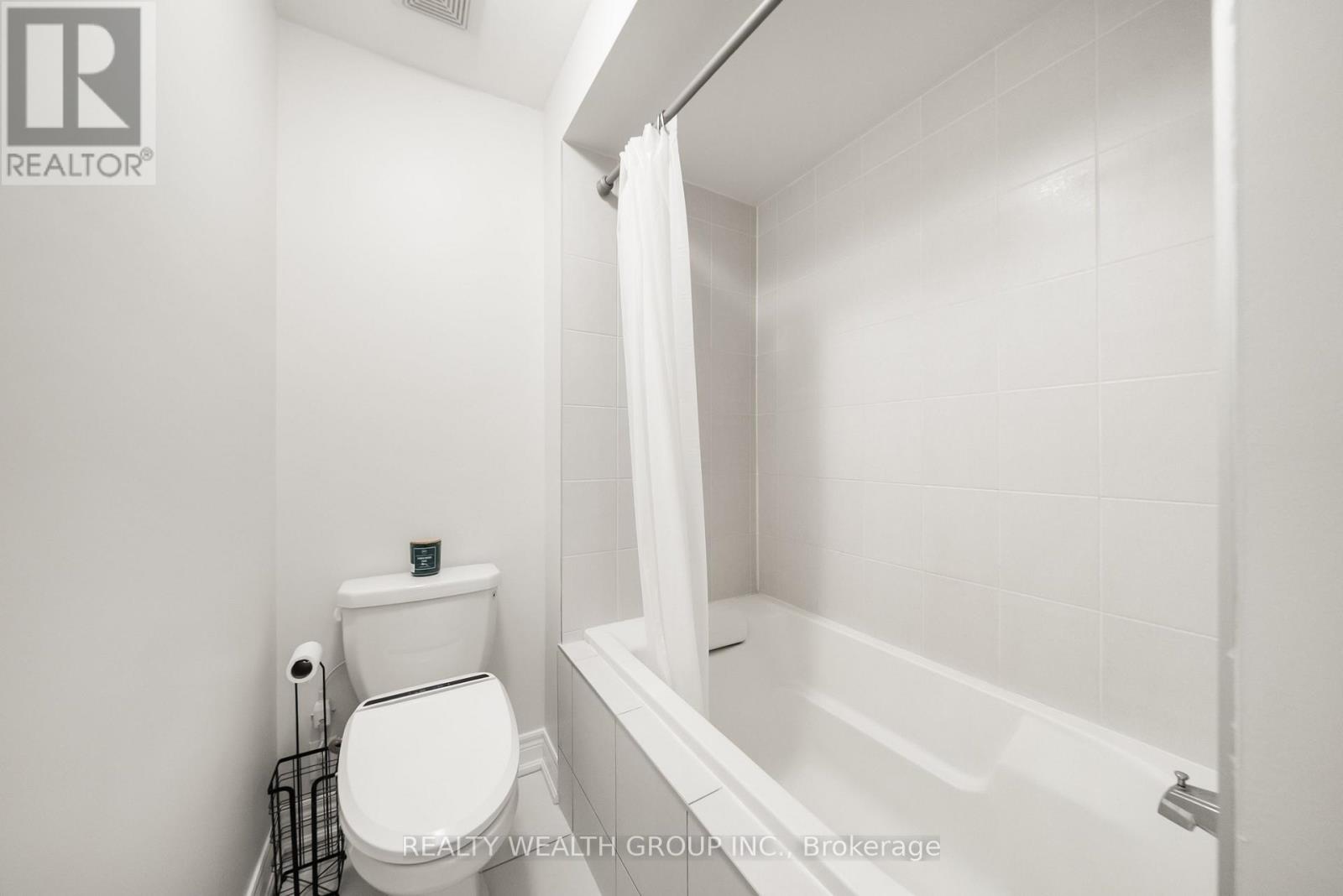 42 MONDIAL CRESCENT - 35