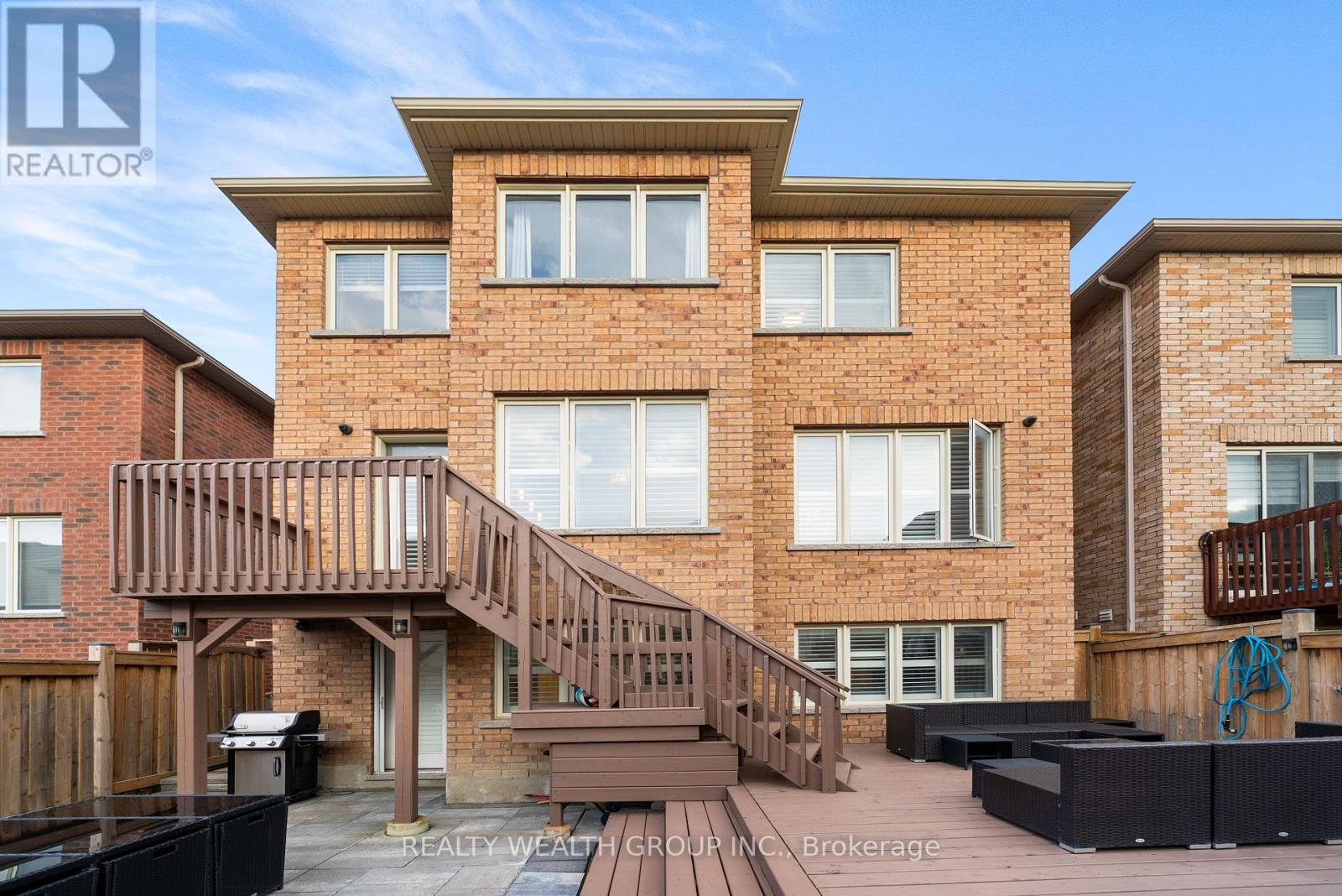42 MONDIAL CRESCENT - 37
