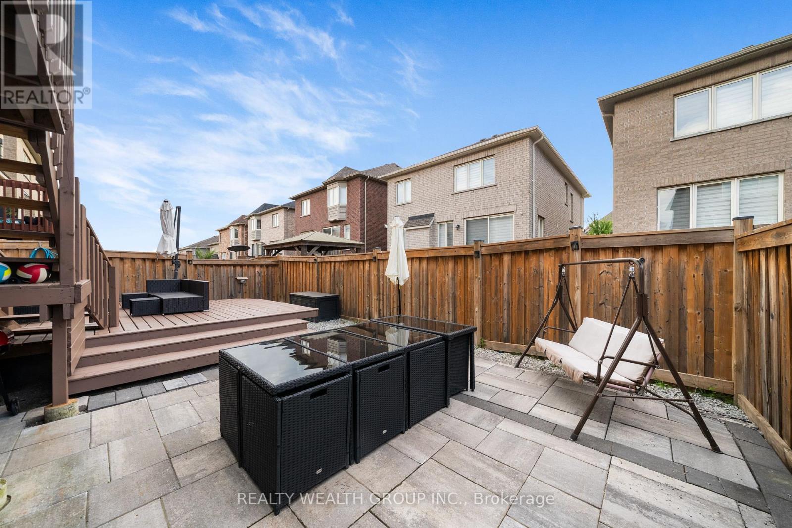 42 MONDIAL CRESCENT - 39