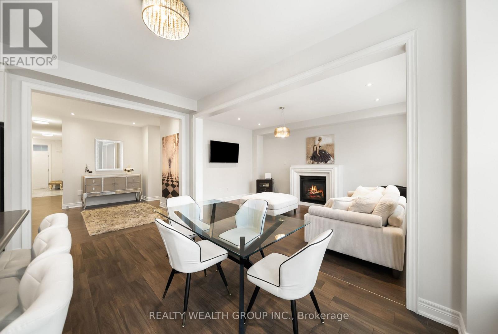 42 MONDIAL CRESCENT - 6