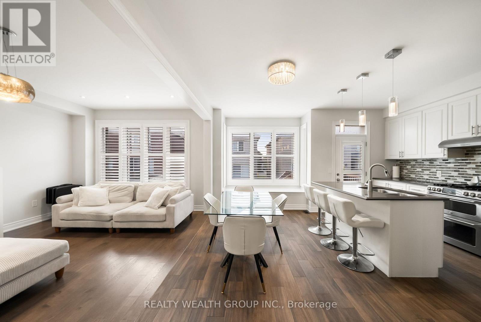 42 MONDIAL CRESCENT - 7