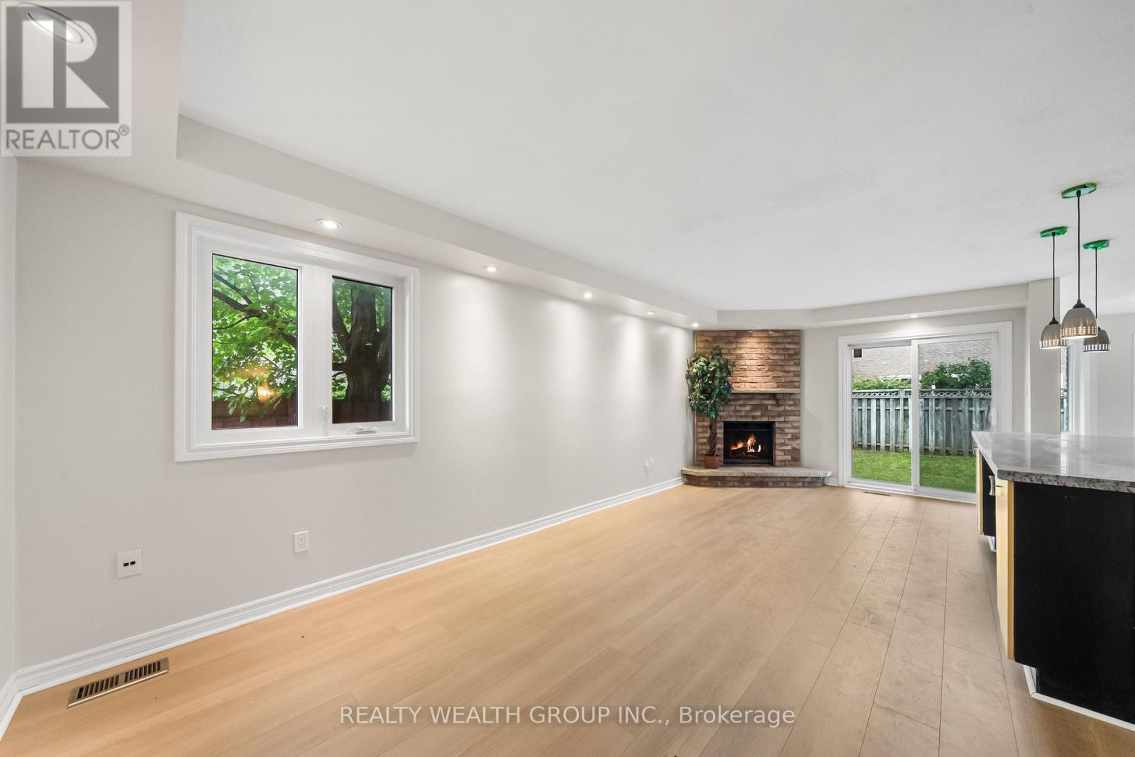514 GROVE STREET E - 12