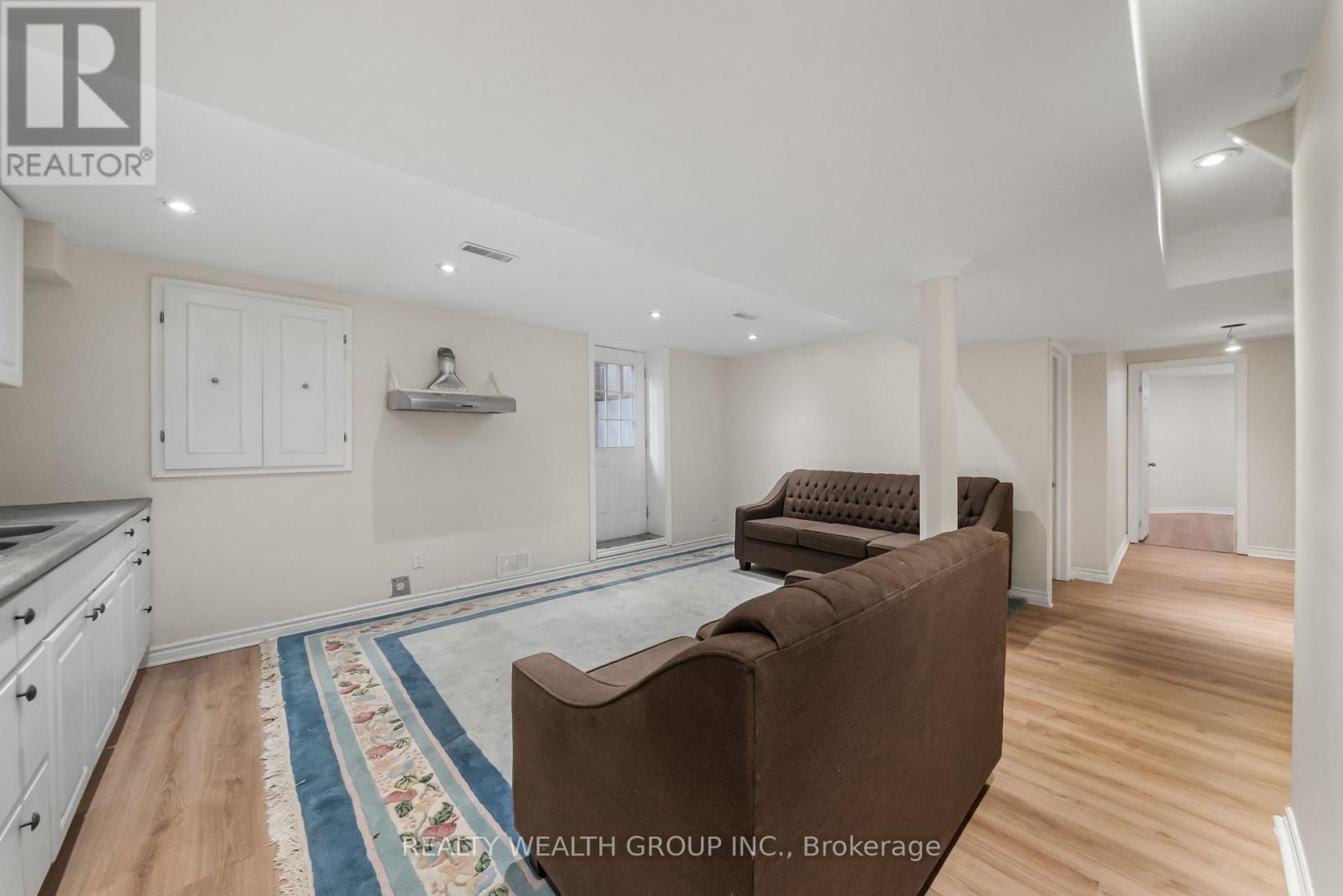 514 GROVE STREET E - 34