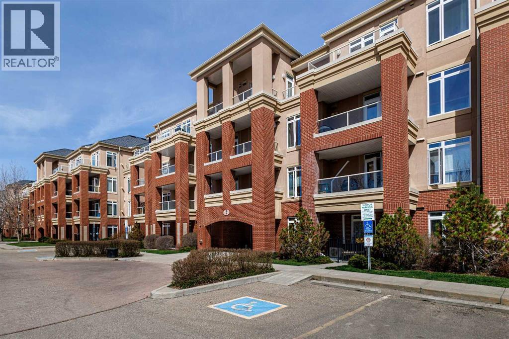 304, 8 Hemlock Crescent SW