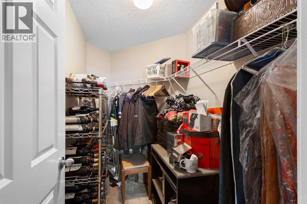 #304 8 Hemlock Crescent SW - 19