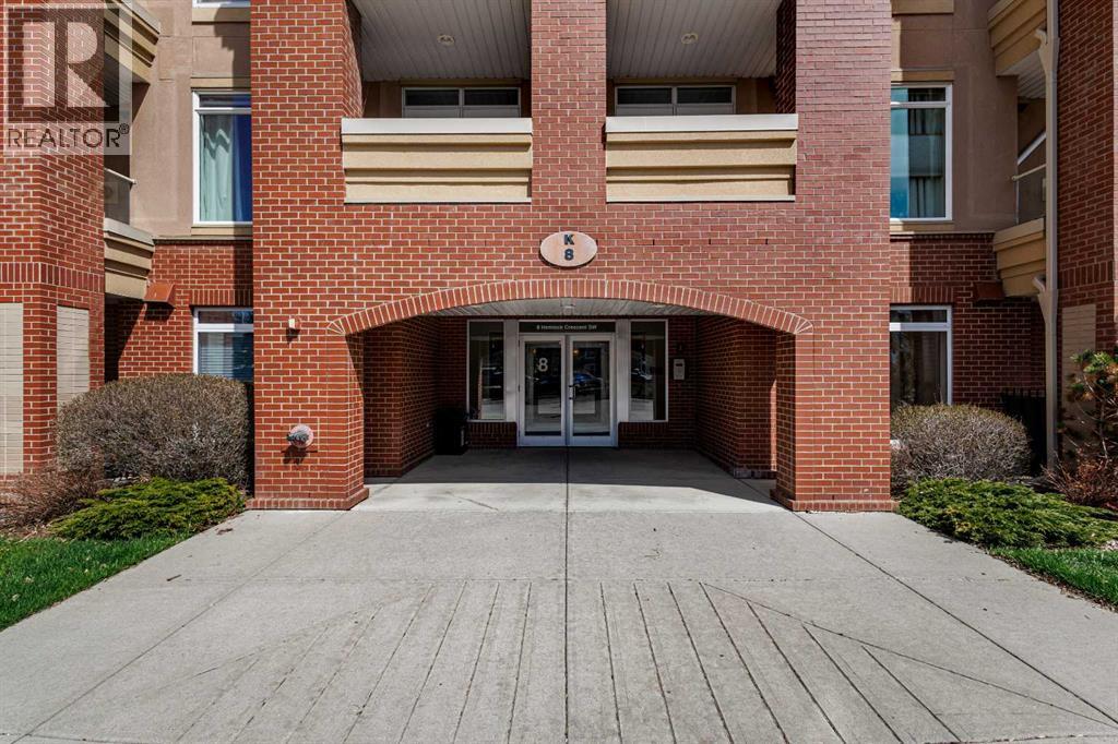 #304 8 Hemlock Crescent SW - 2