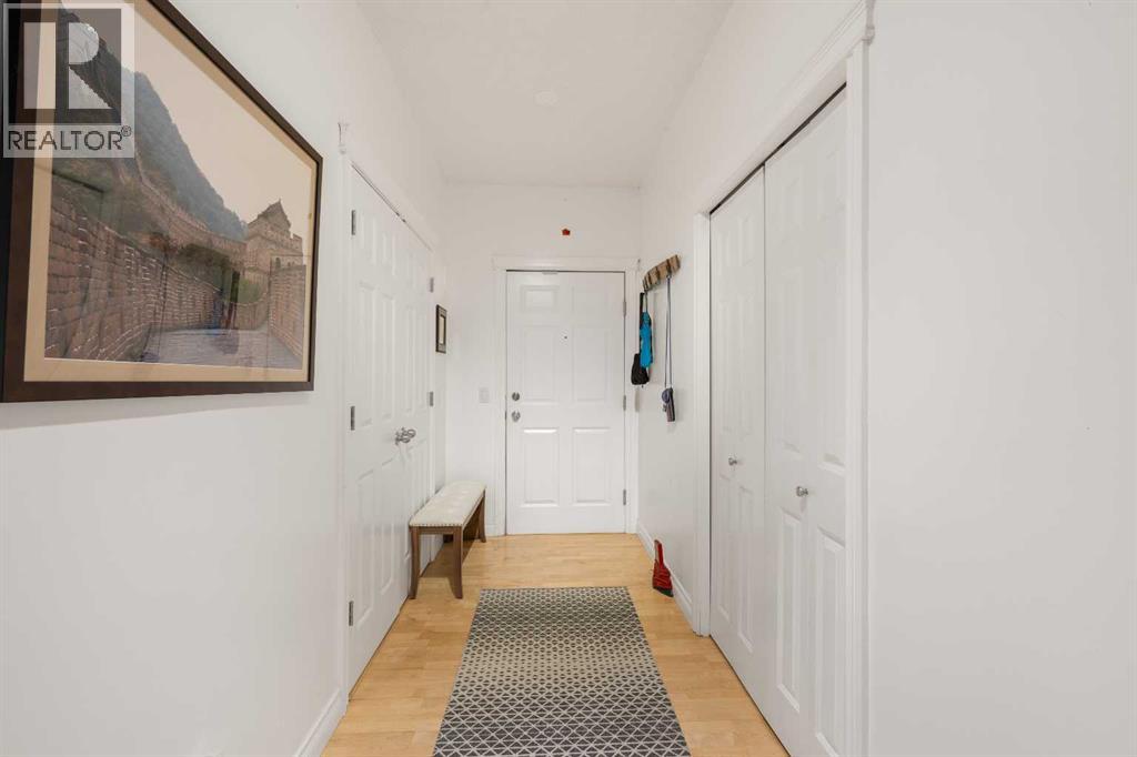 #304 8 Hemlock Crescent SW - 4