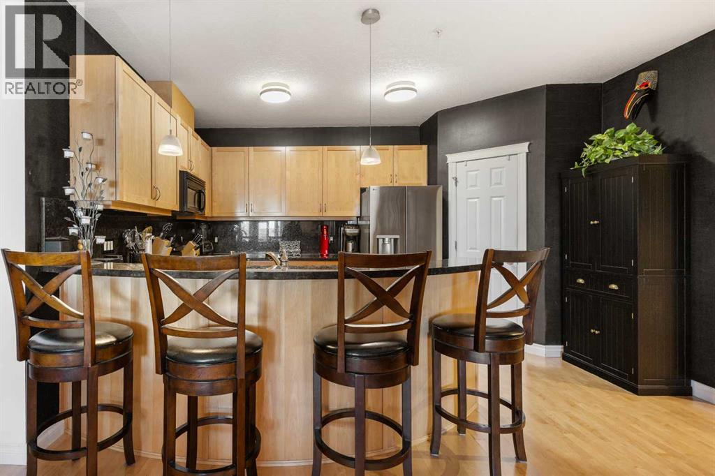 #304 8 Hemlock Crescent SW - 8