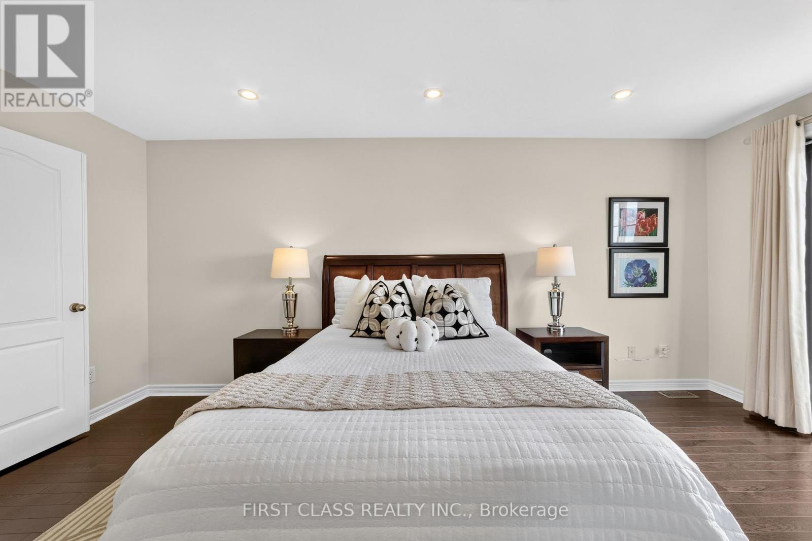 67 WALTER SCOTT CRESCENT - 25
