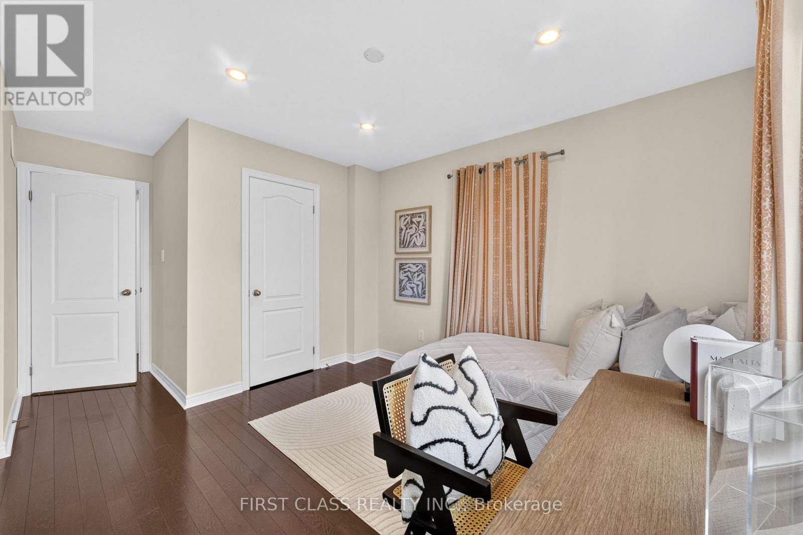 67 WALTER SCOTT CRESCENT - 33