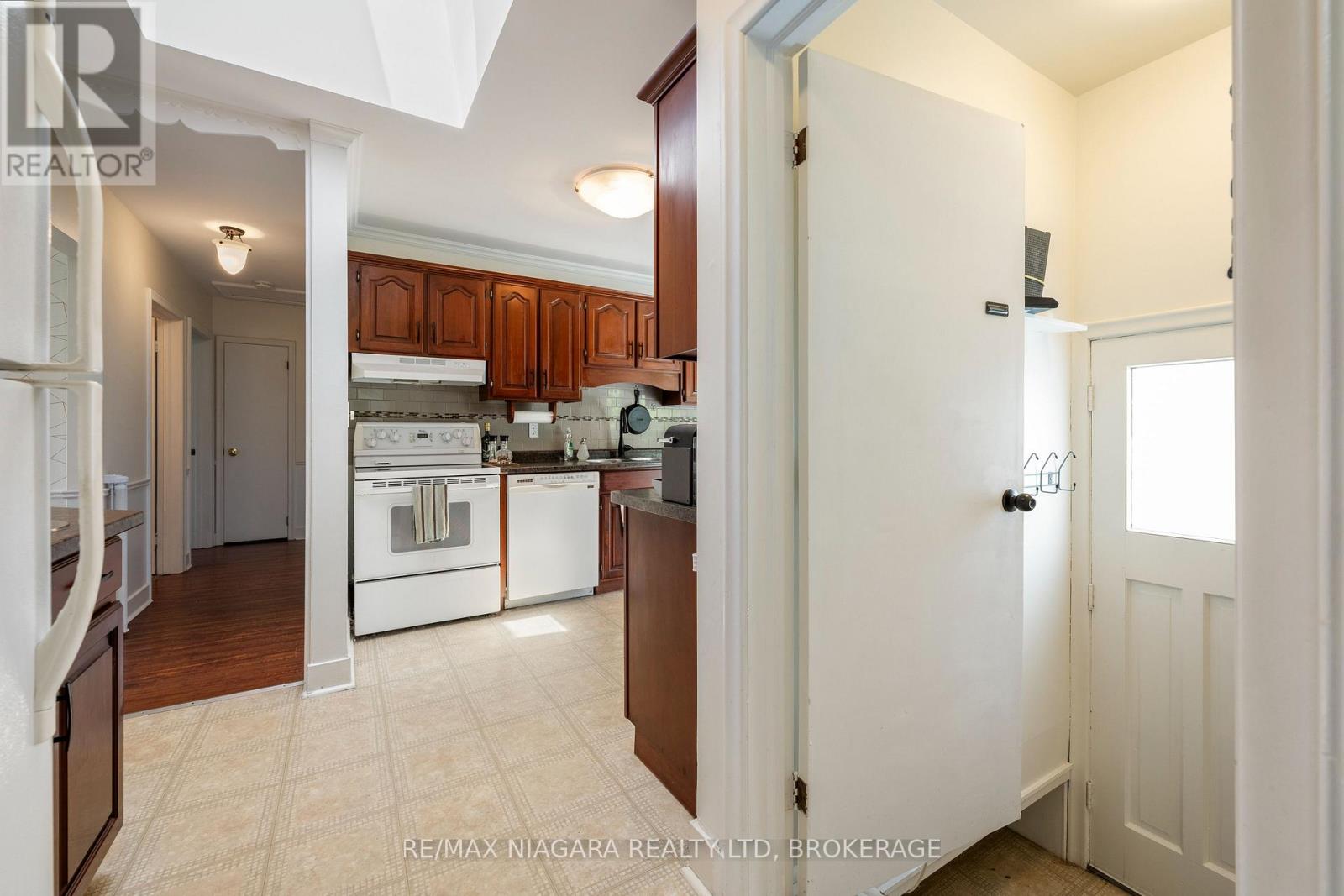 4 MACKIE STREET - Image 16