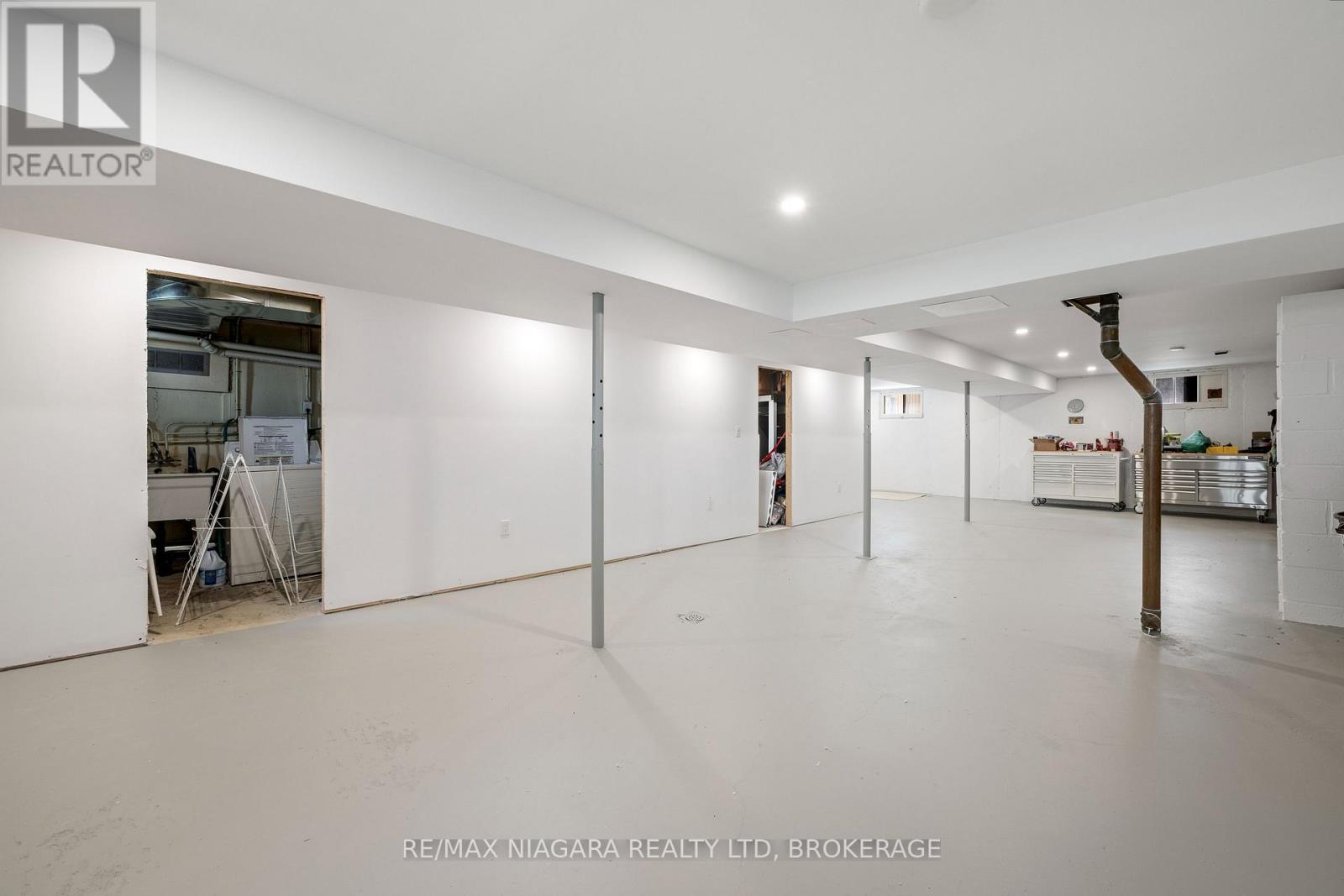 4 MACKIE STREET - Image 35