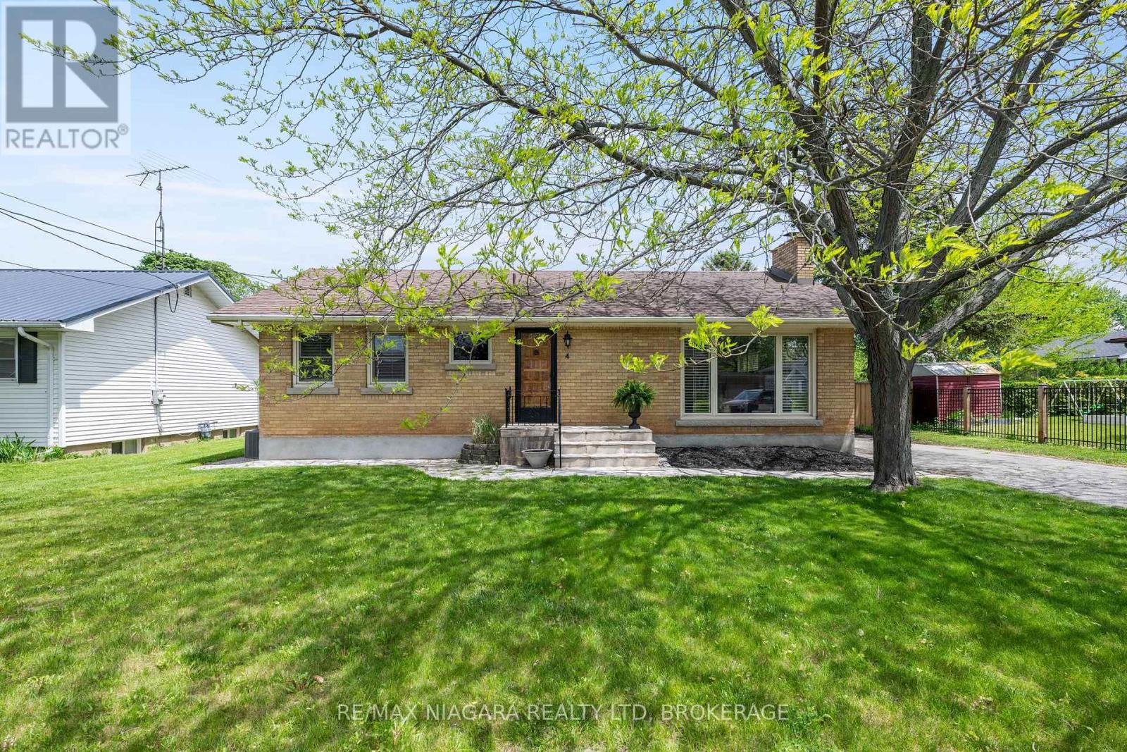 4 MACKIE STREET - Image 39