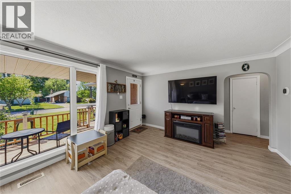97 Grey CRESCENT - Image 4