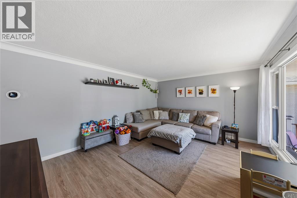 97 Grey CRESCENT - Image 5