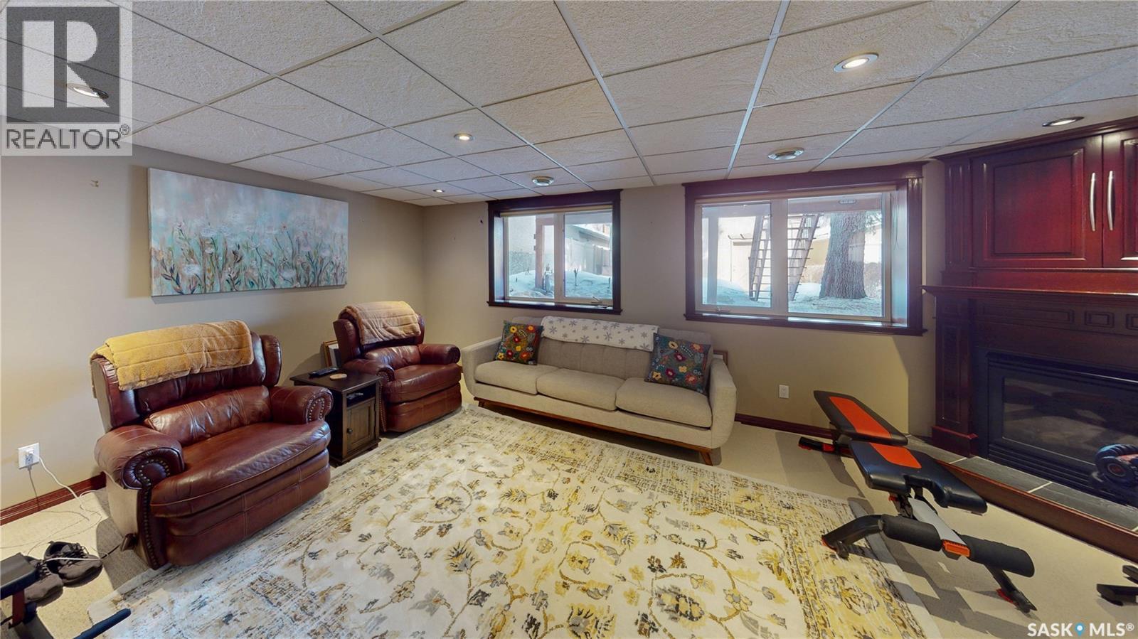 2830 Regina AVENUE - 35