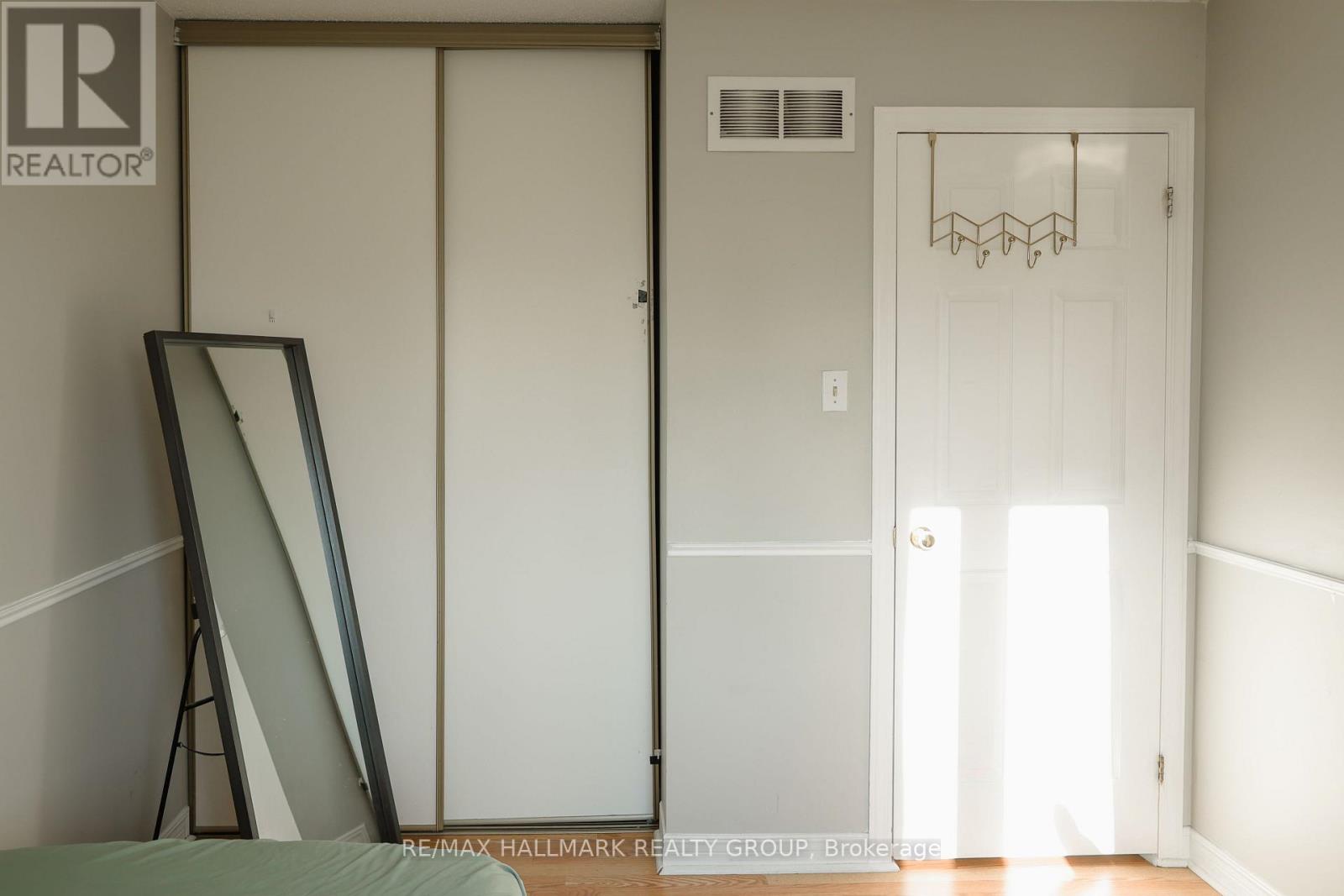 44 WINNEGREEN COURT - 24