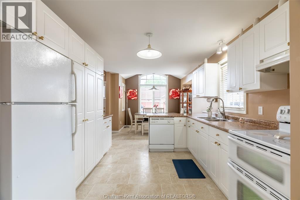 #24 154 Semenyn AVENUE - 10