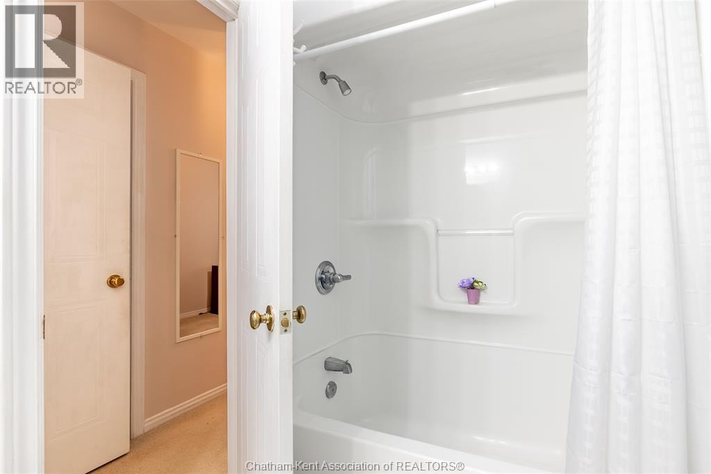#24 154 Semenyn AVENUE - 14