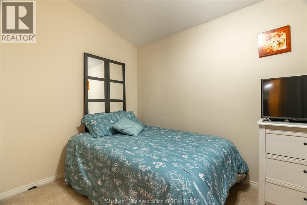 #24 154 Semenyn AVENUE - 16