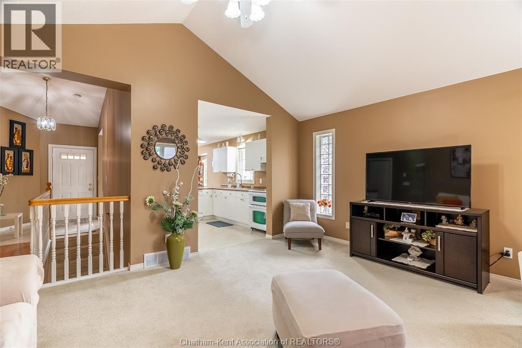 #24 154 Semenyn AVENUE - Image 7