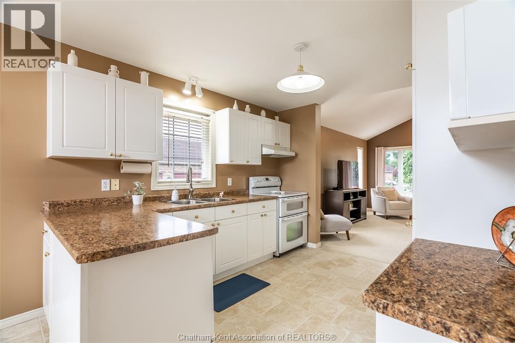 #24 154 Semenyn AVENUE - 9