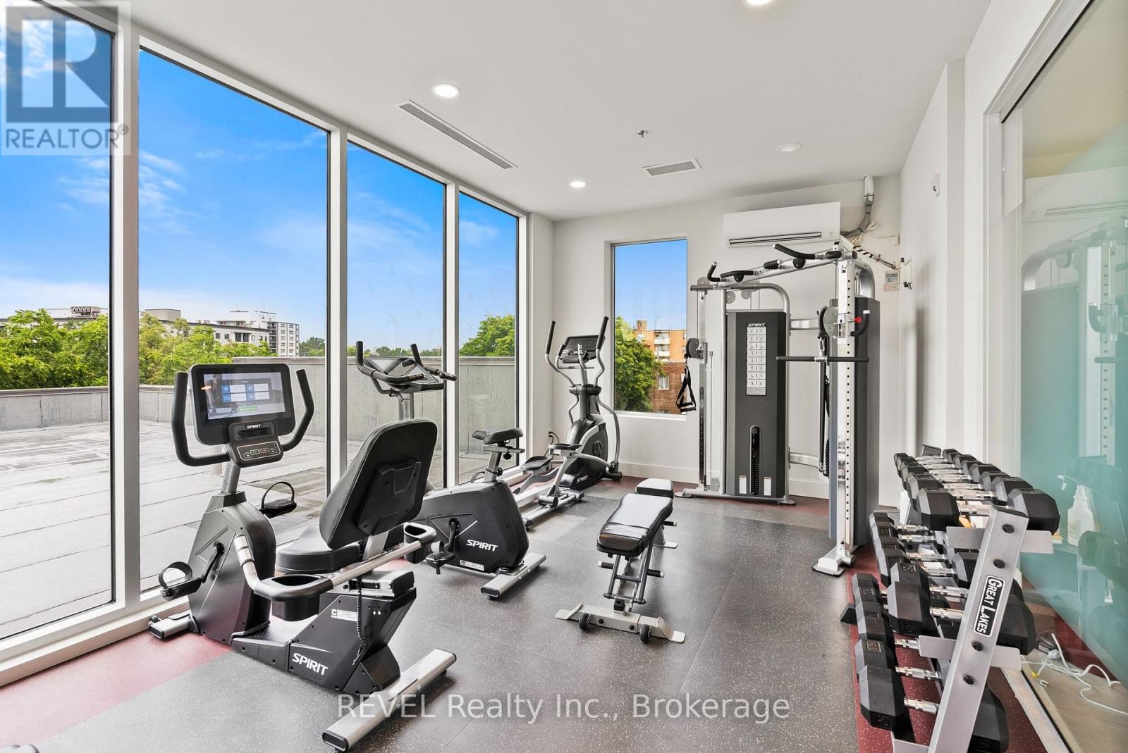#404 77 YATES STREET - 29