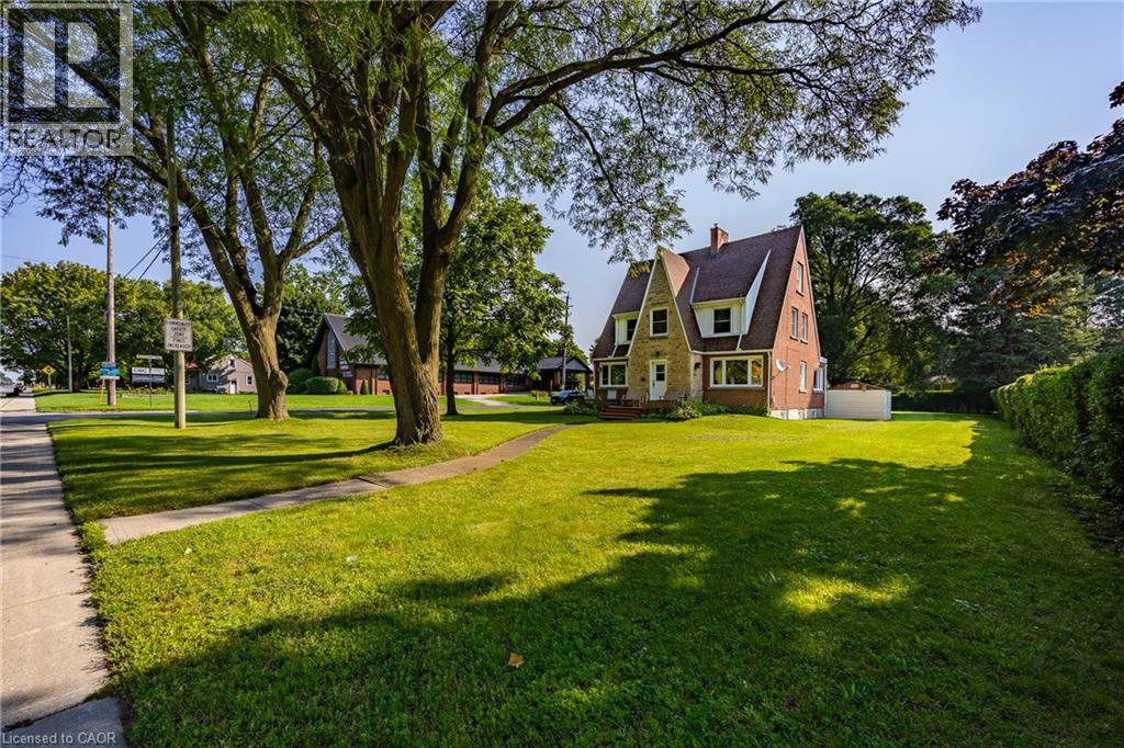 729 NORFOLK Street N - Image 8