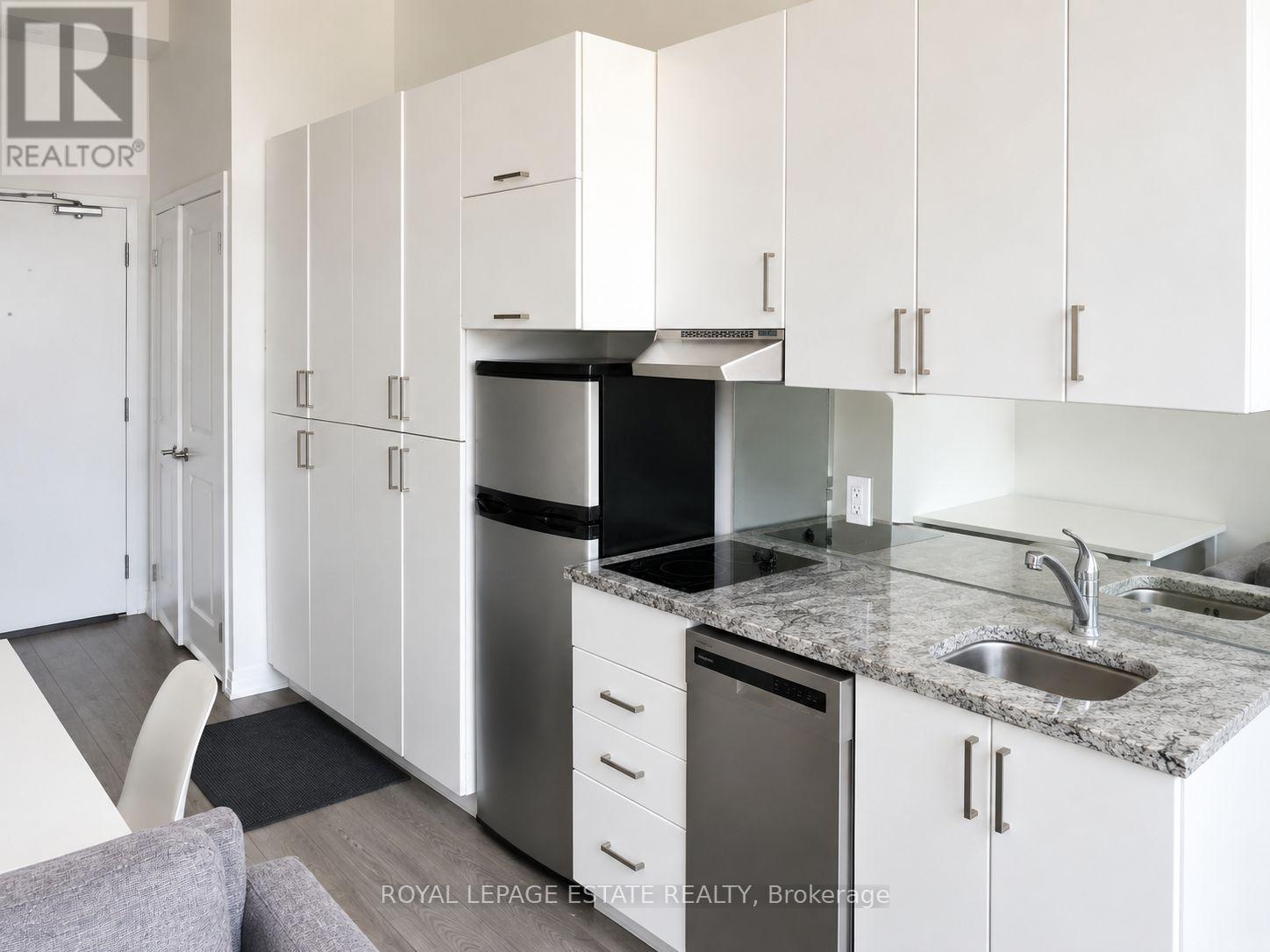 #835 1900 SIMCOE STREET N - Image 5