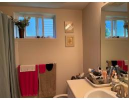 15622 Thrift Avenue, White Rock, BC V4B2M2 Photo 10