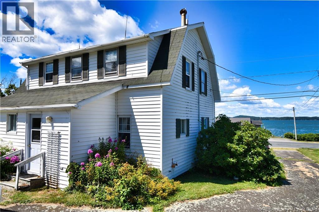 744 North Road - 19