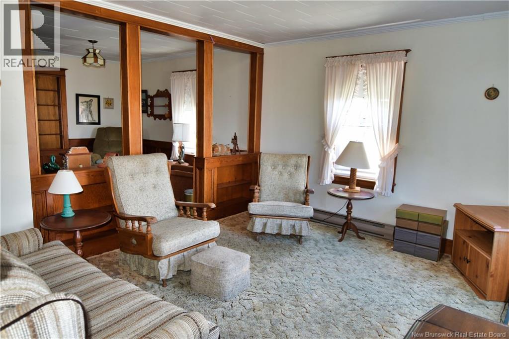 744 North Road - 5