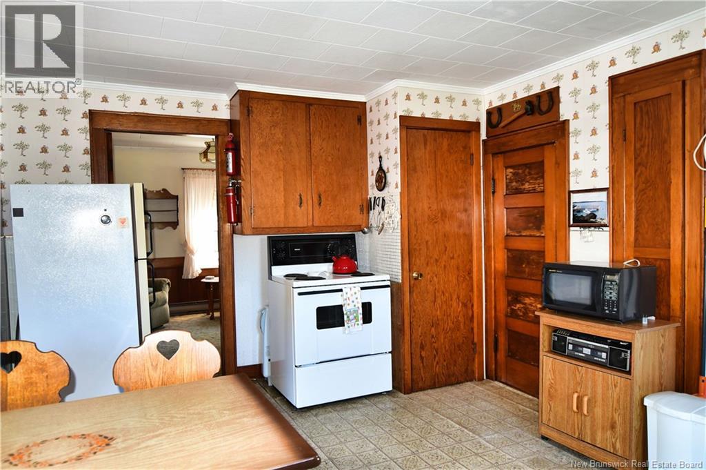 744 North Road - 8