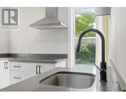 12 Vincent Street, Newmarket, ON L3Y4G2 Photo 14