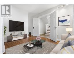 12 Vincent Street, Newmarket, ON L3Y4G2 Photo 6