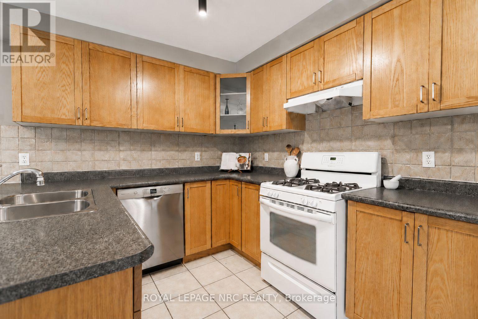 111 COLE CRESCENT - 6