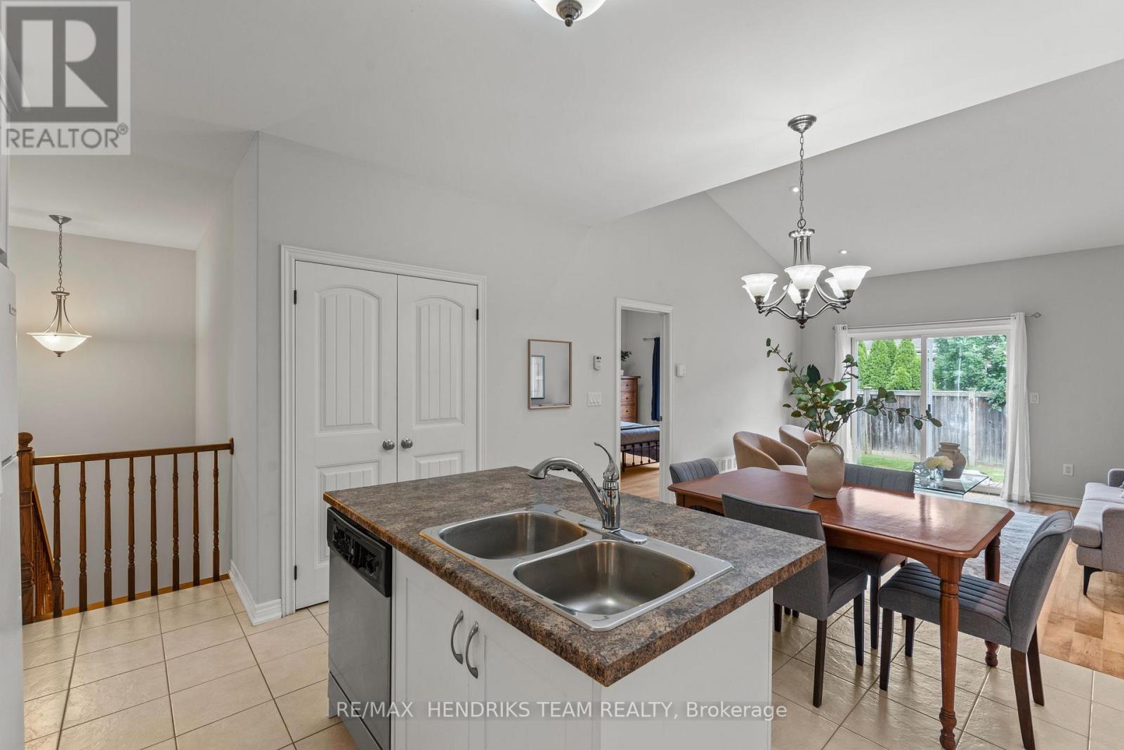 58 VIDEL CRESCENT N - Image 13