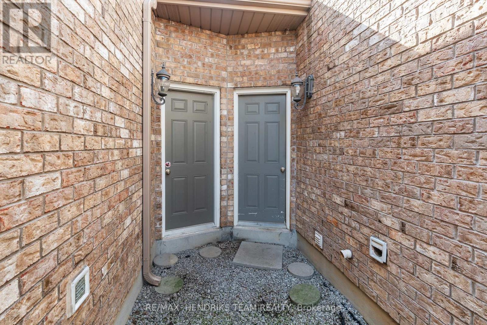 58 VIDEL CRESCENT N - 31