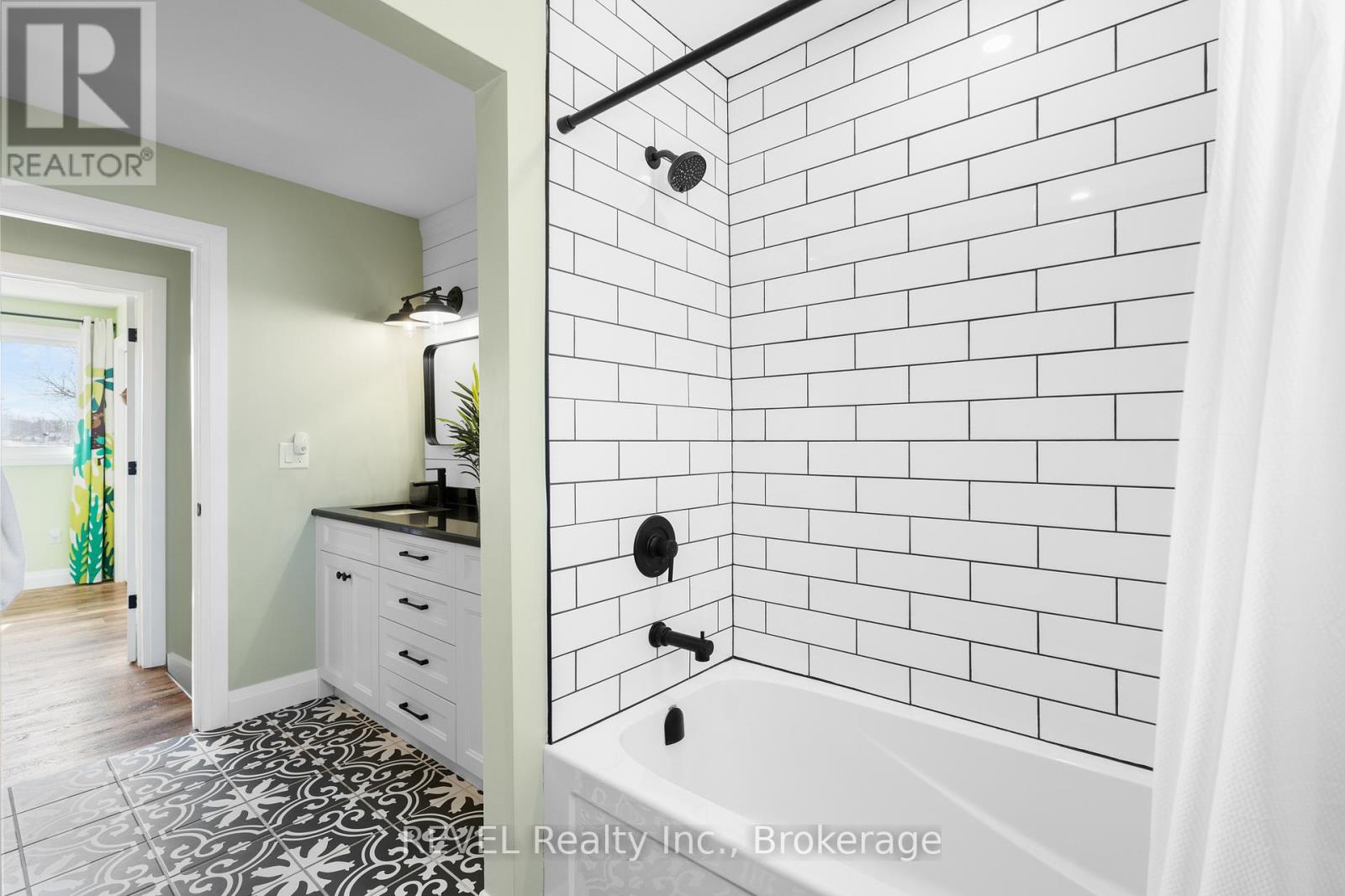 21 LENA CRESCENT - Image 18